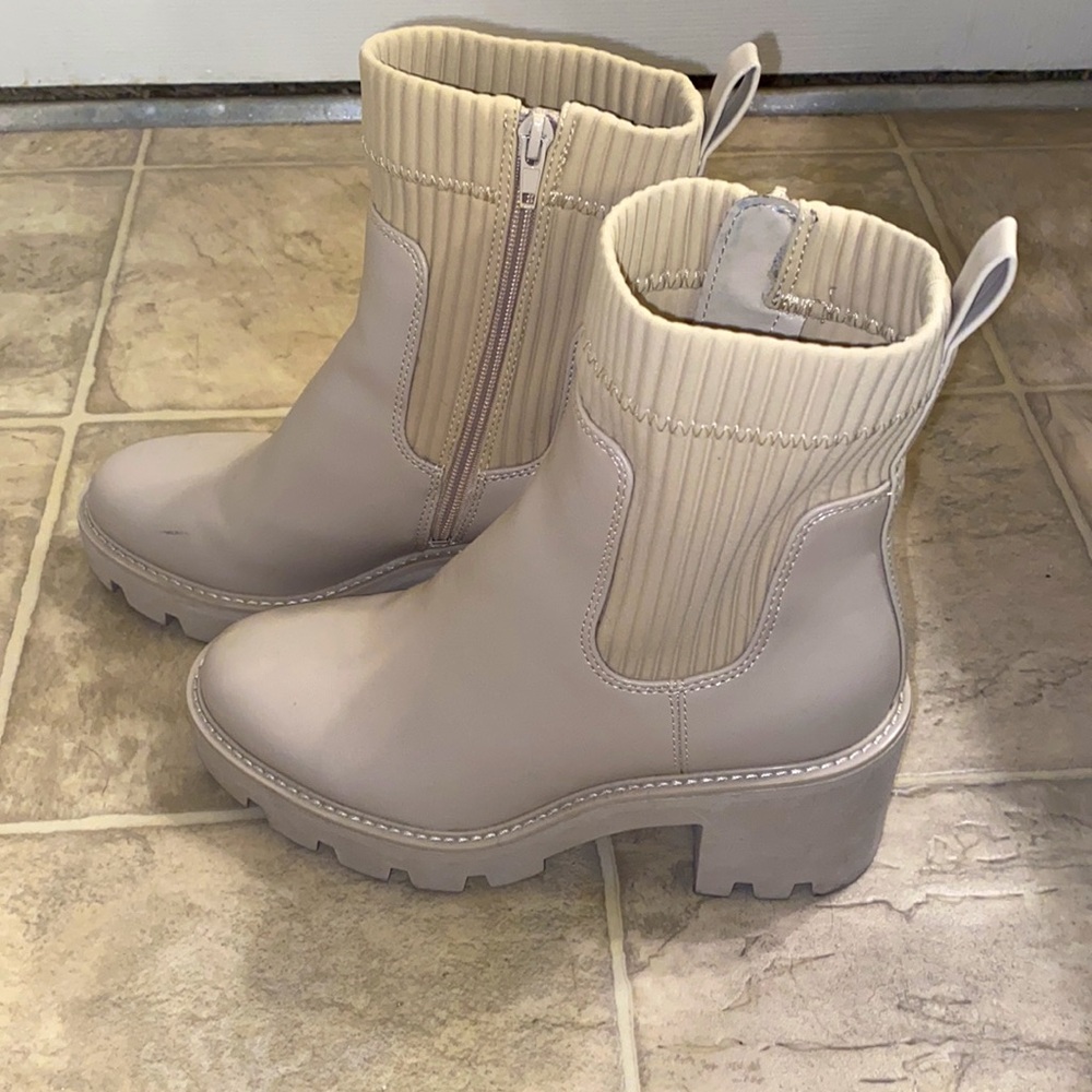 Chunky Bar III boots size 7 in cream